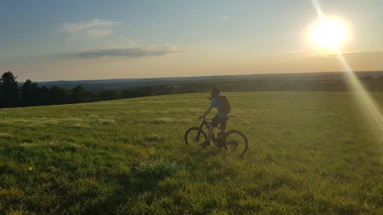 Camping Le Paisserou Najac Zewnętrze zdjęcie